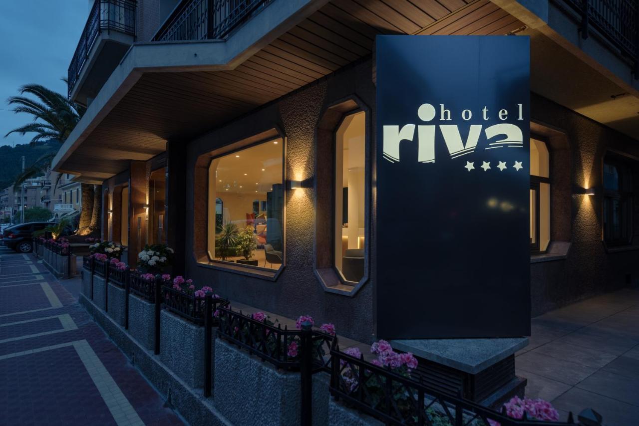 Hotel Riva アラッシオ エクステリア 写真