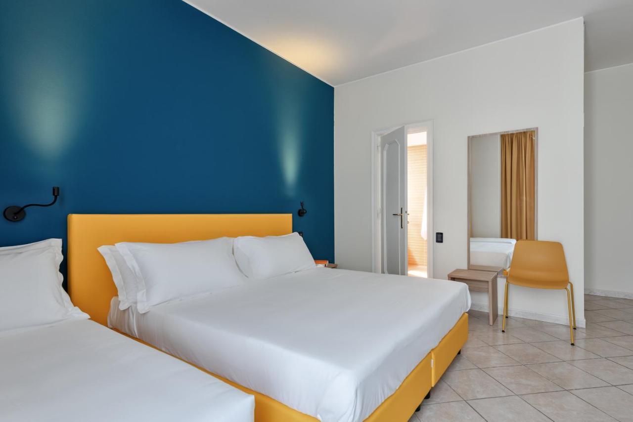 Hotel Riva アラッシオ エクステリア 写真