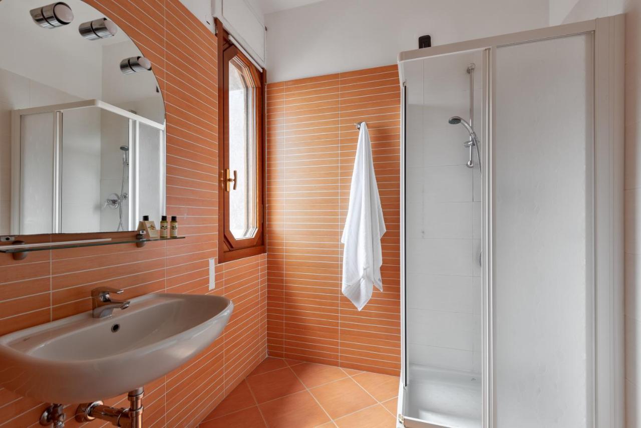 Hotel Riva アラッシオ エクステリア 写真