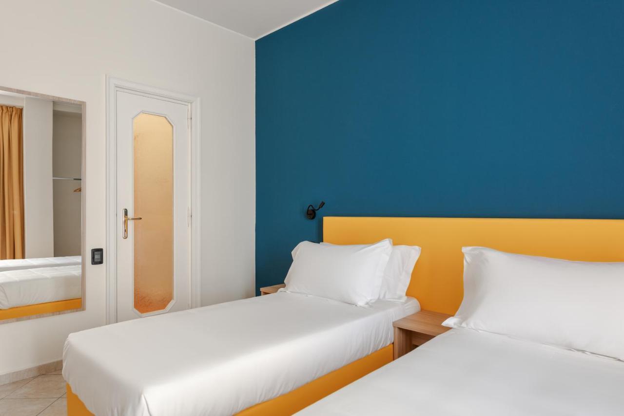 Hotel Riva アラッシオ エクステリア 写真